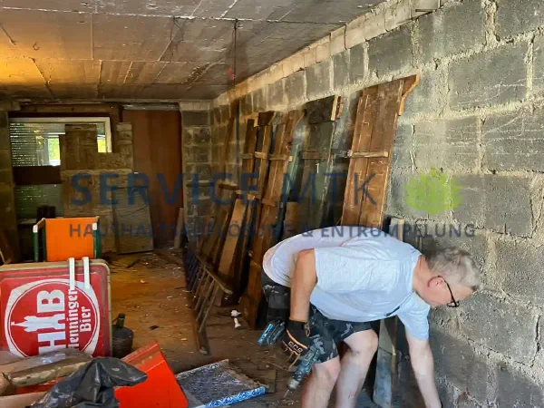 Garage vor und nach der Entrümpelung